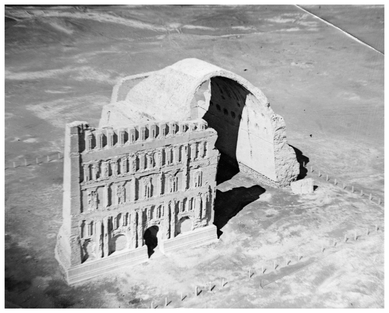 The Taq-i Kisra from the air, Ctesiphon, Iraq, 1926 by Unbekannt