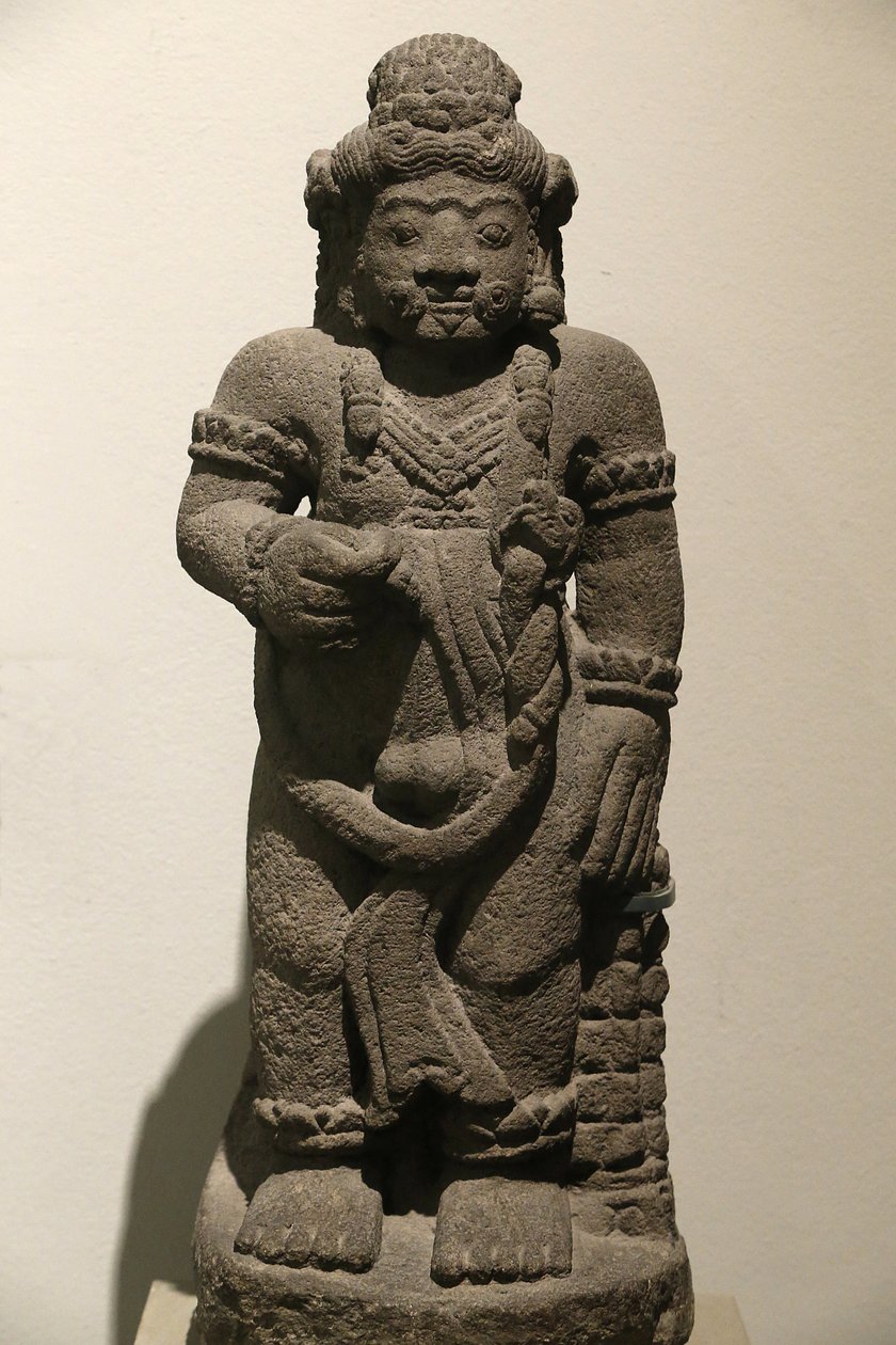 Guardian Figure from an Epic Drama. Volcanic stone. Indonesia (East Java). 1400-1500. Majapahit period. United Kingdom by Unbekannt
