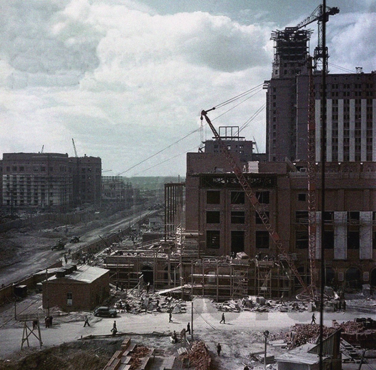 The Construction of the Main Building of Moscow State University on Lenin Hills by Unbekannt