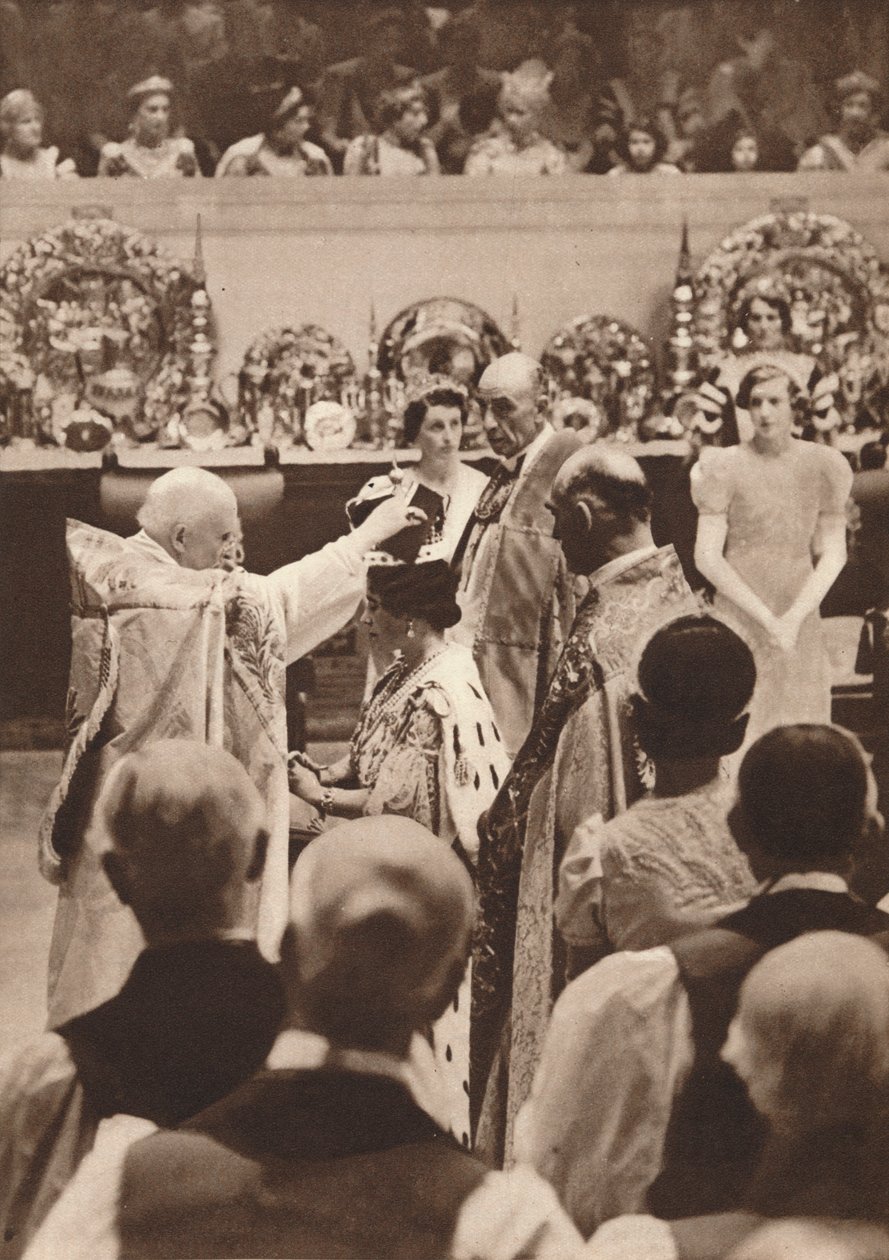 The crowning of Queen Elizabeth, wife of King George VI by Unbekannt
