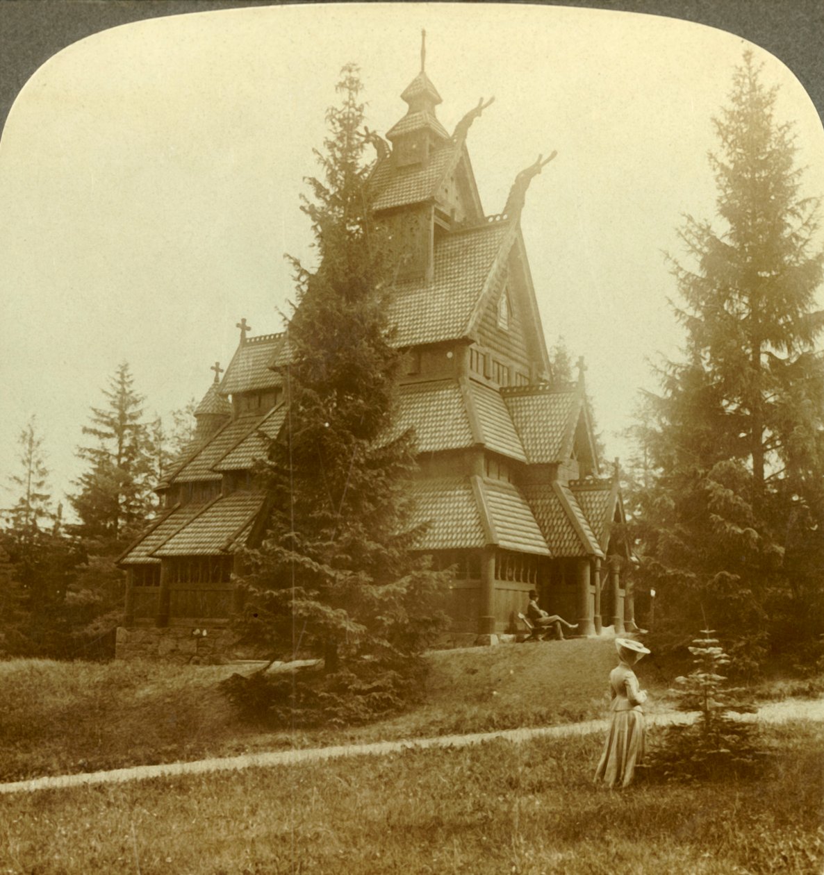 The old Church of Gol, a quaint 12th century Building at Osoarshal, Norway, c1905 by Unbekannt