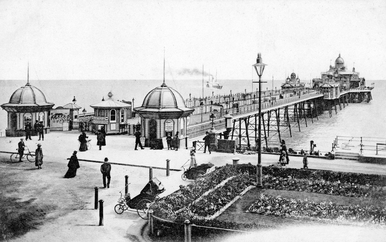 The Pier at Eastbourne, East Sussex by Unbekannt