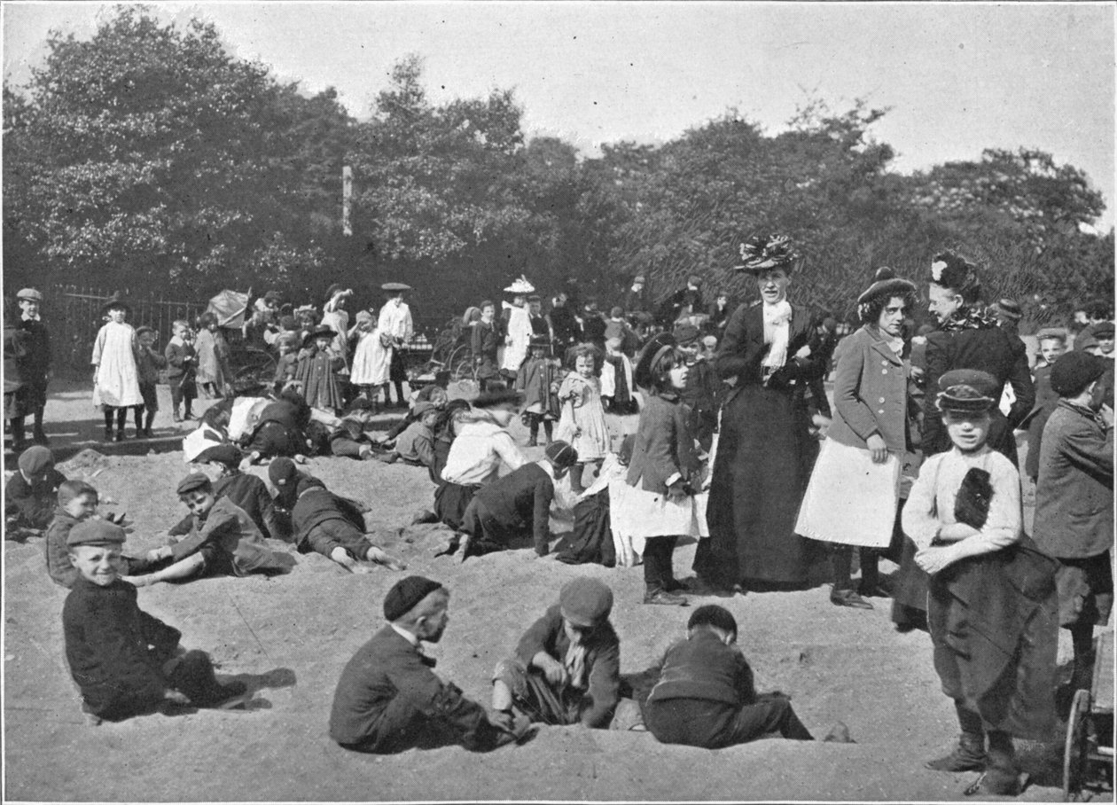 The Sandpit, Victoria Park, London, c. 1900 by Unbekannt