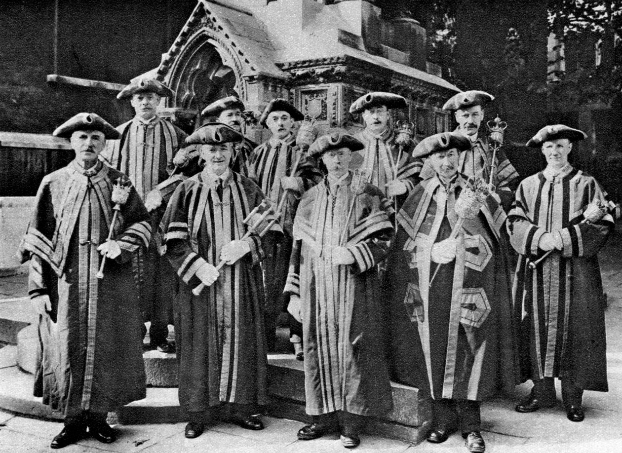 The ward beadles, Guildhall, London, 1926-1927 by Unbekannt
