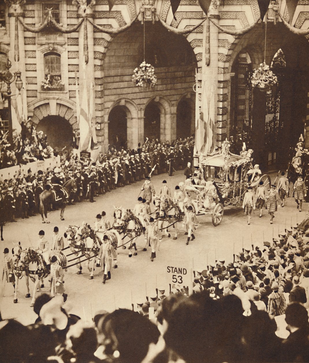 Through the Admiralty Arch, May 12 1937 by Unbekannt
