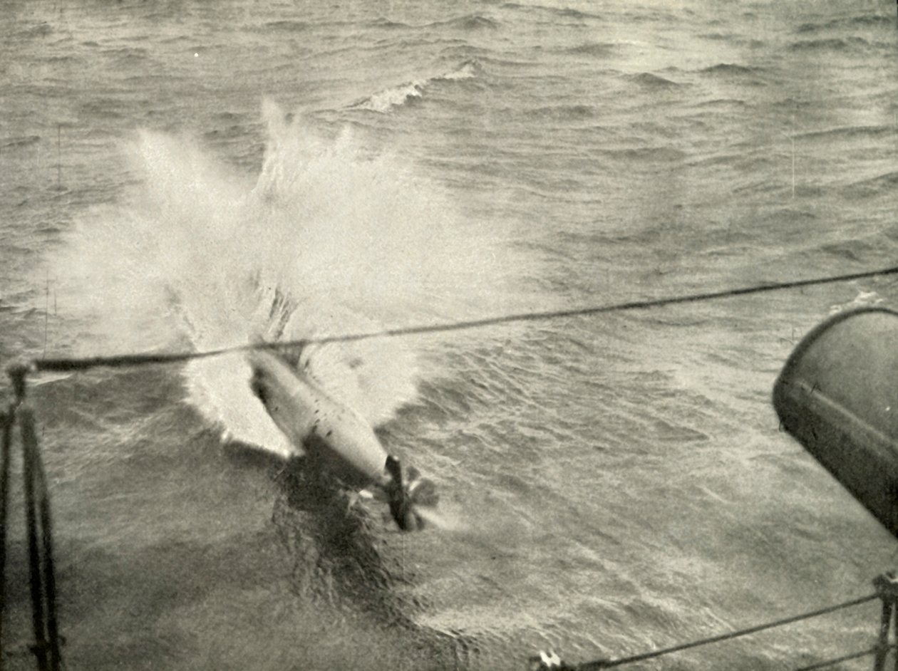 Torpedo Entering the Water, 1919 by Unbekannt