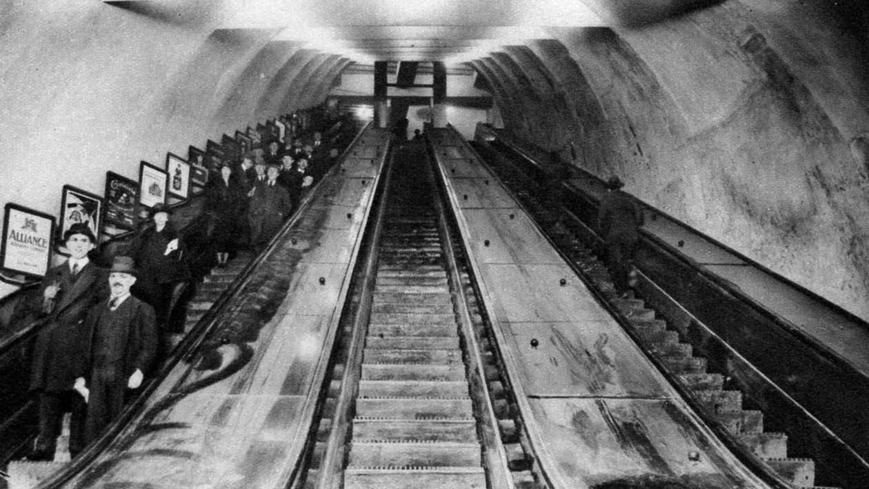 Tottenham Court Road Tube Station Escalators, London, 1926-1927 by Unbekannt
