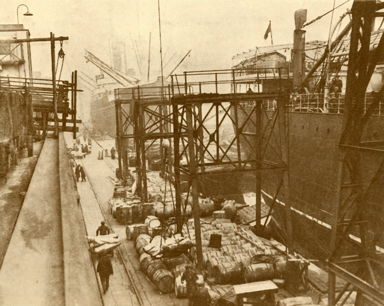 Unloading Foodships at the Royal Albert Docks, London by Unbekannt