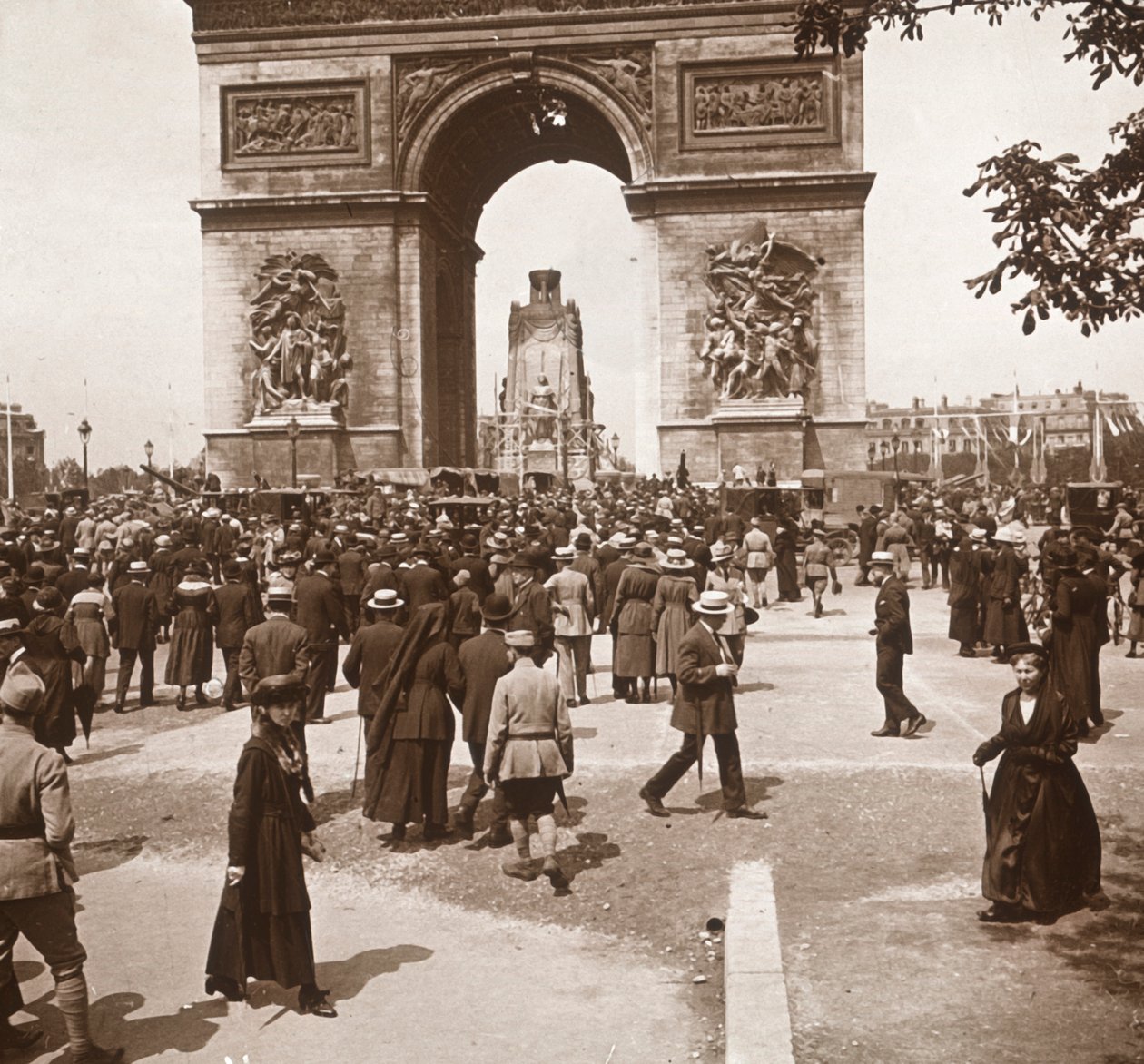 Victory celebration, civilians at the Arc de Triomphe, Paris, France, July 1919 by Unbekannt