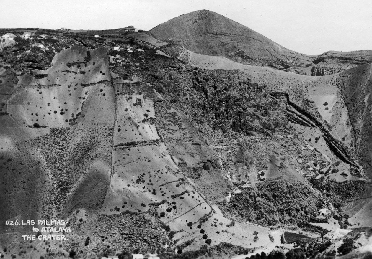 Volcanic Crater between Las Palmas and Atalaya, Gran Canaria, Canary Islands, Spain by Unbekannt