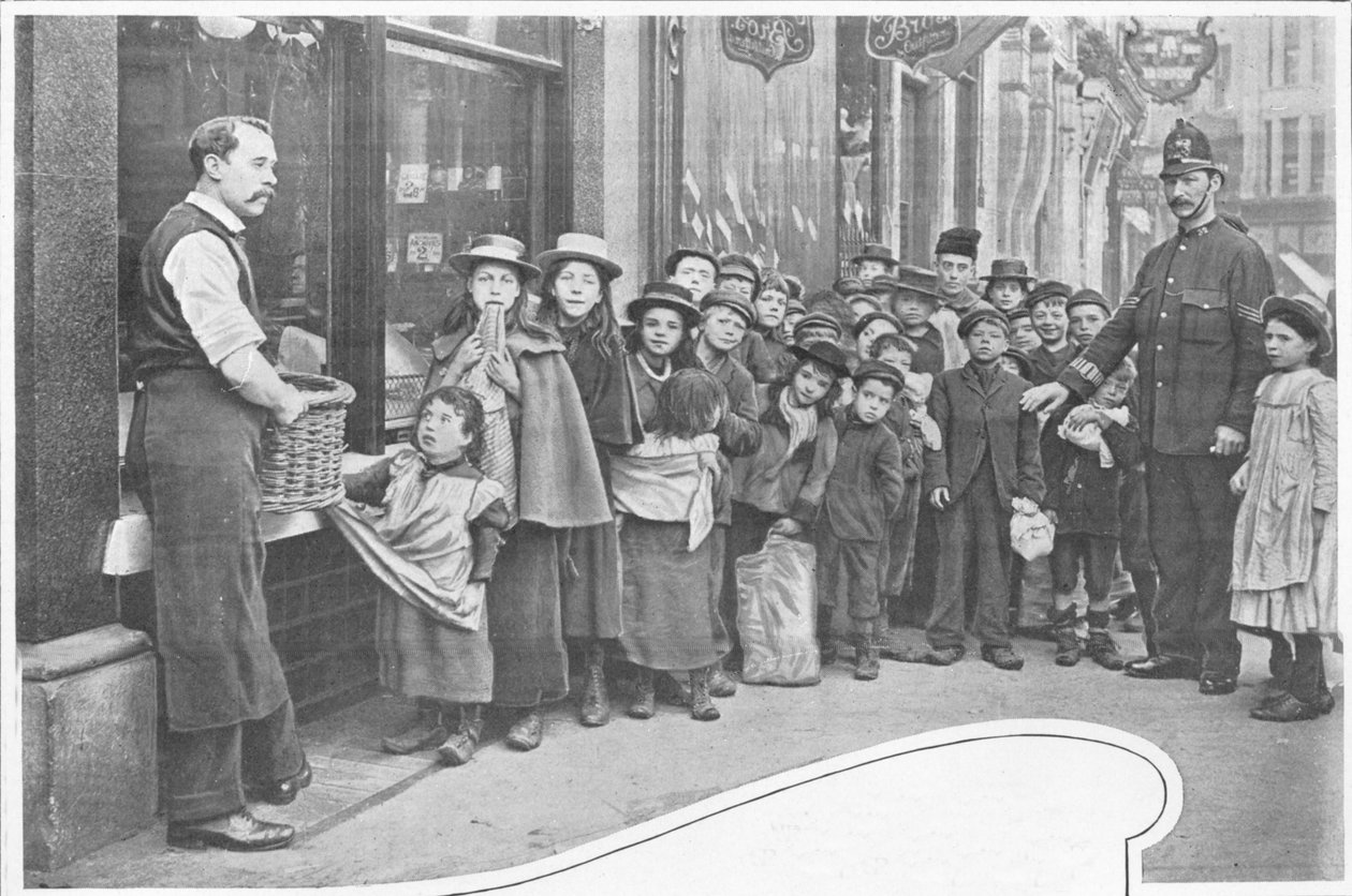 Waiting for parcels of food, Cheapside by Unbekannt
