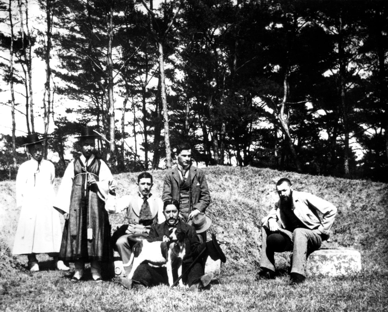 Western Visitors with Locals, Nam San, Korea, 1900 by Unbekannt