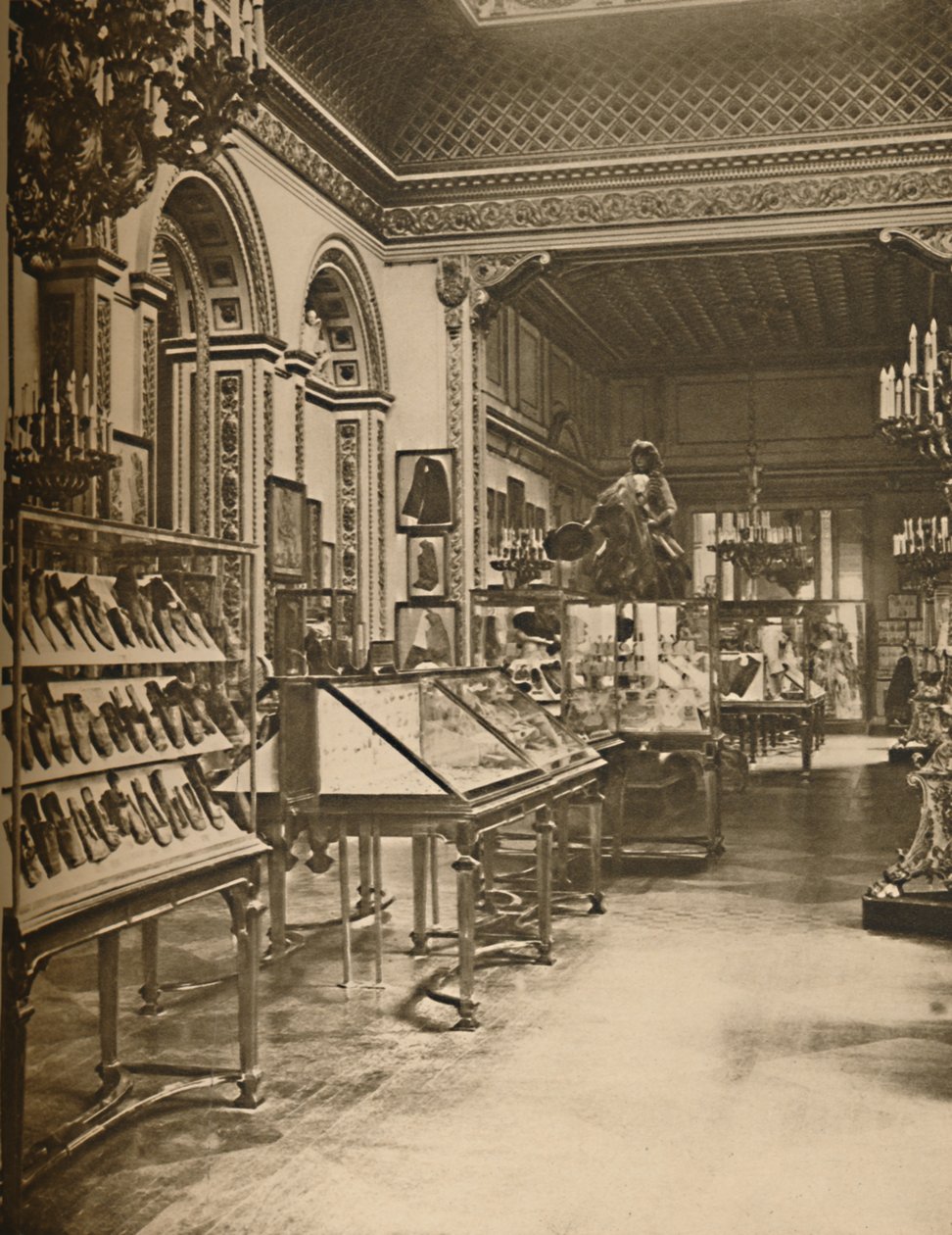 What Londoners Used To Wear Displayed at Lancaster House by Unbekannt