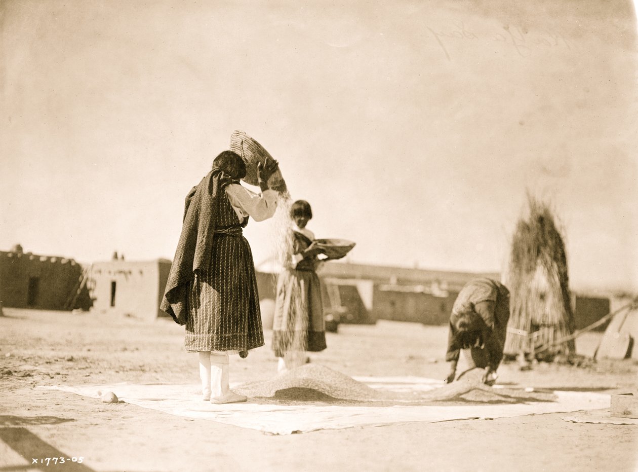 Winnowing wheat--San Juan 1905 by Unbekannt
