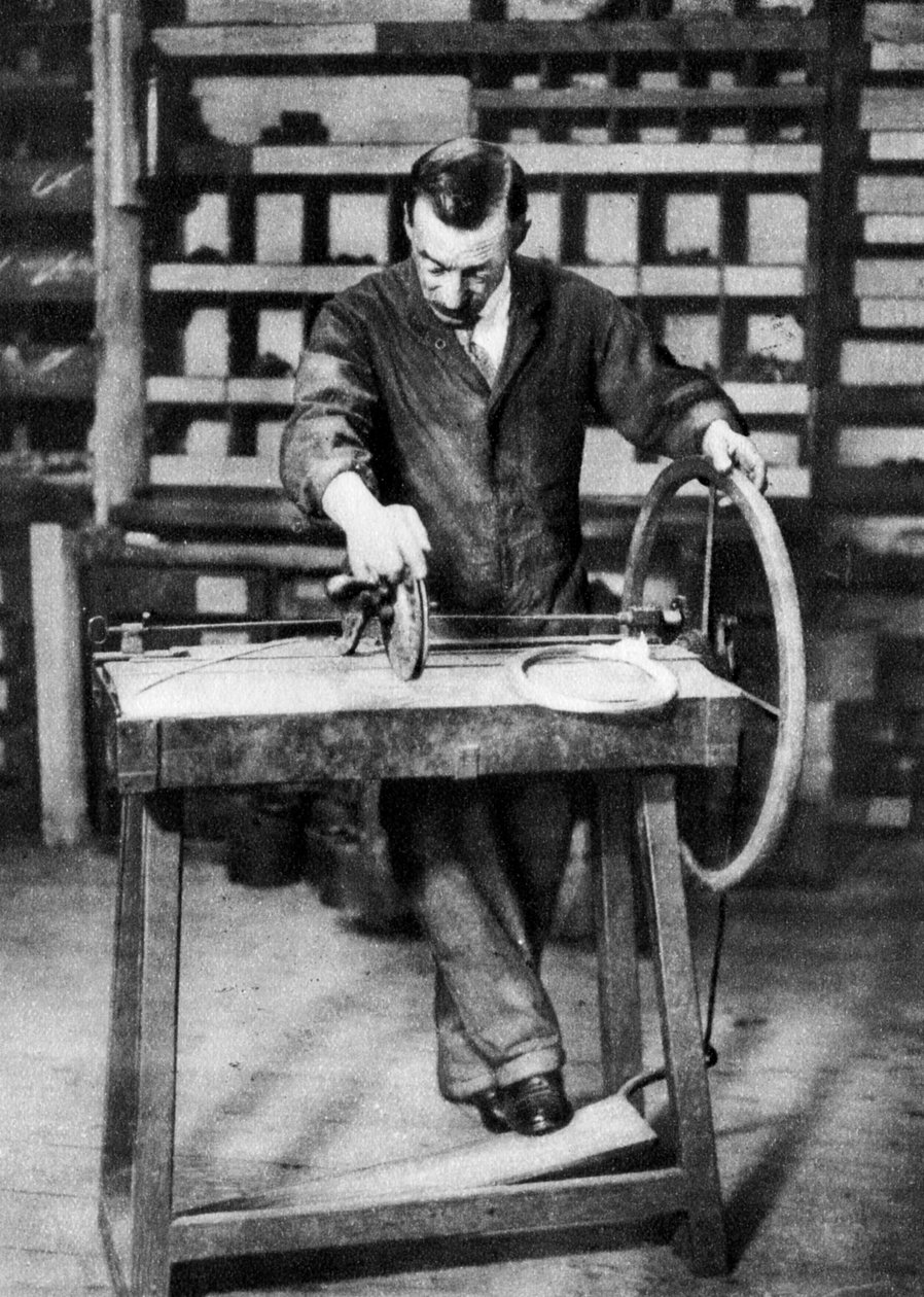 Wire Being Wound into Springs for Spring-Locks, London, 1926-1927 by Unbekannt