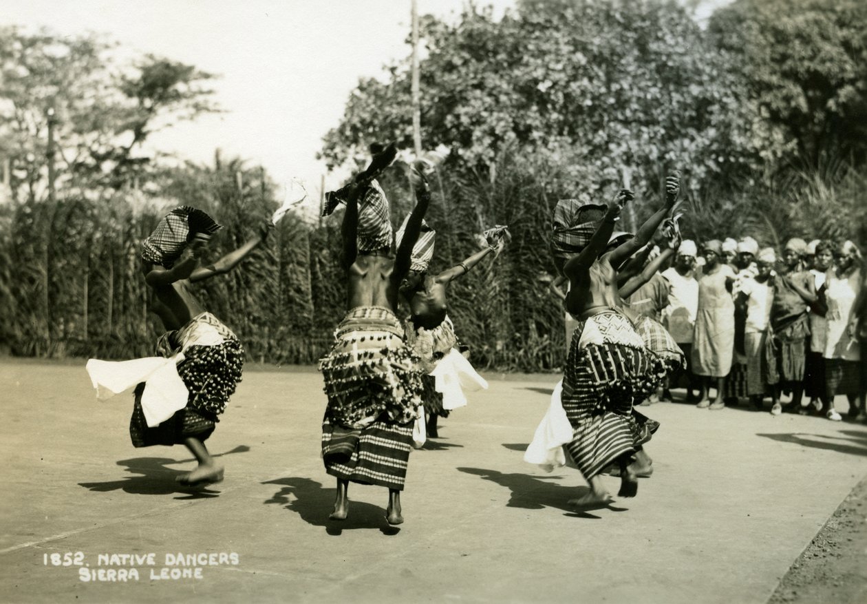 Women dancers performing, Sierra Leone, 20th century by Unbekannt