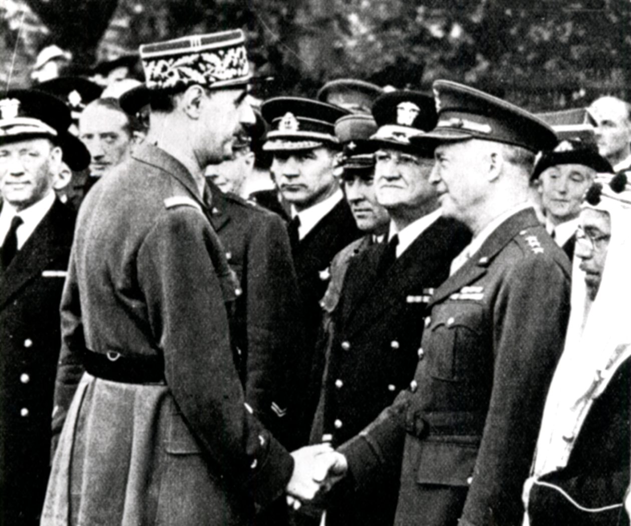 World War 2: De Gaulle greets Eisenhower, 1944 by Unbekannt