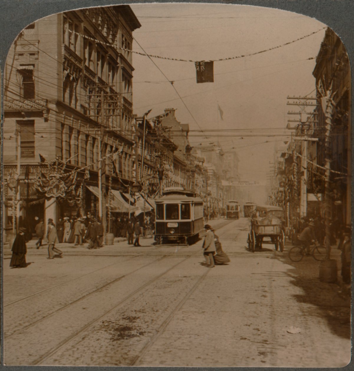 Yonge St., looking north from King St., the busy center of Toronto, Canada, 1904 by Unbekannt