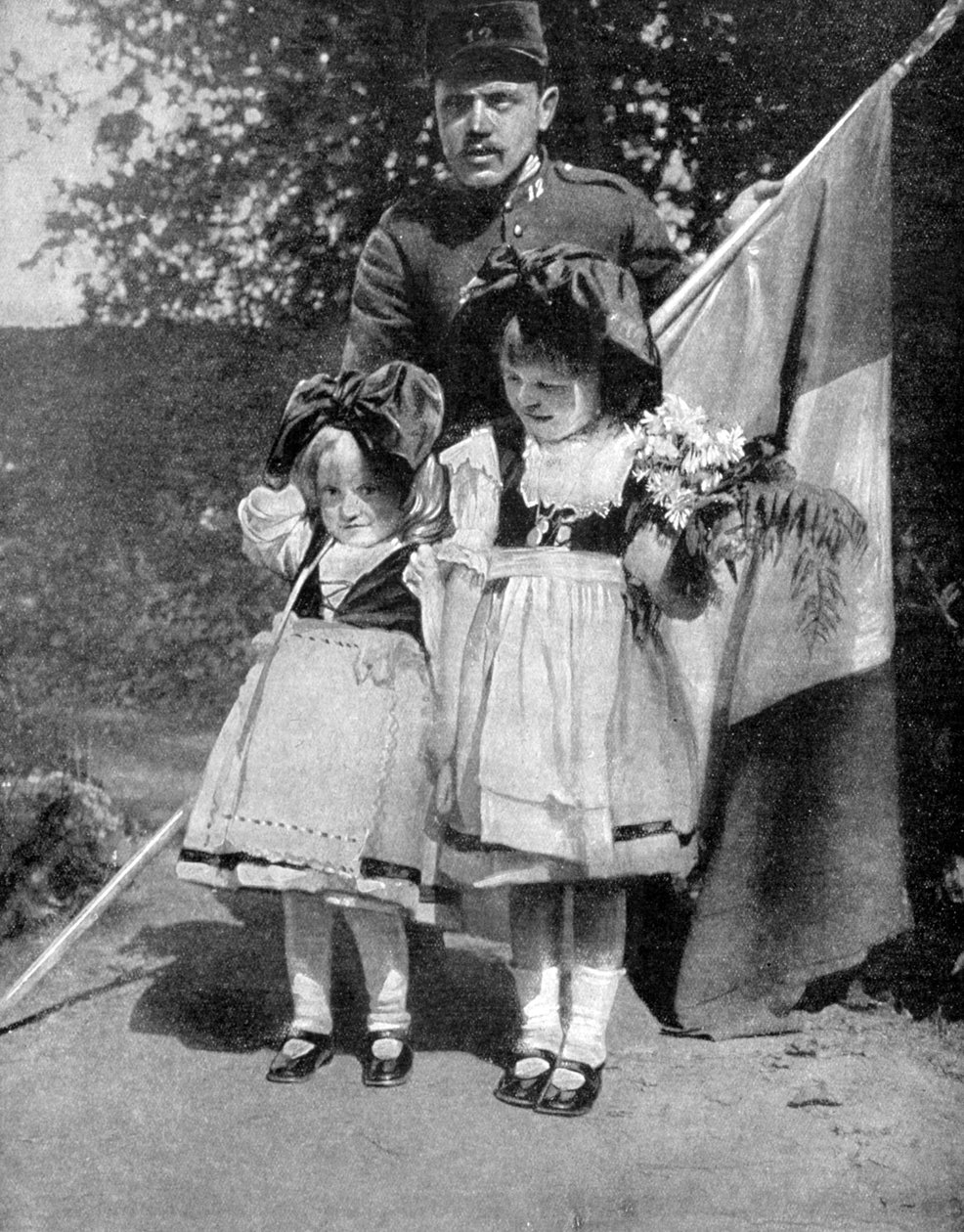 Young Alsatian children in traditional dress with a French soldier, World War I by Unbekannt