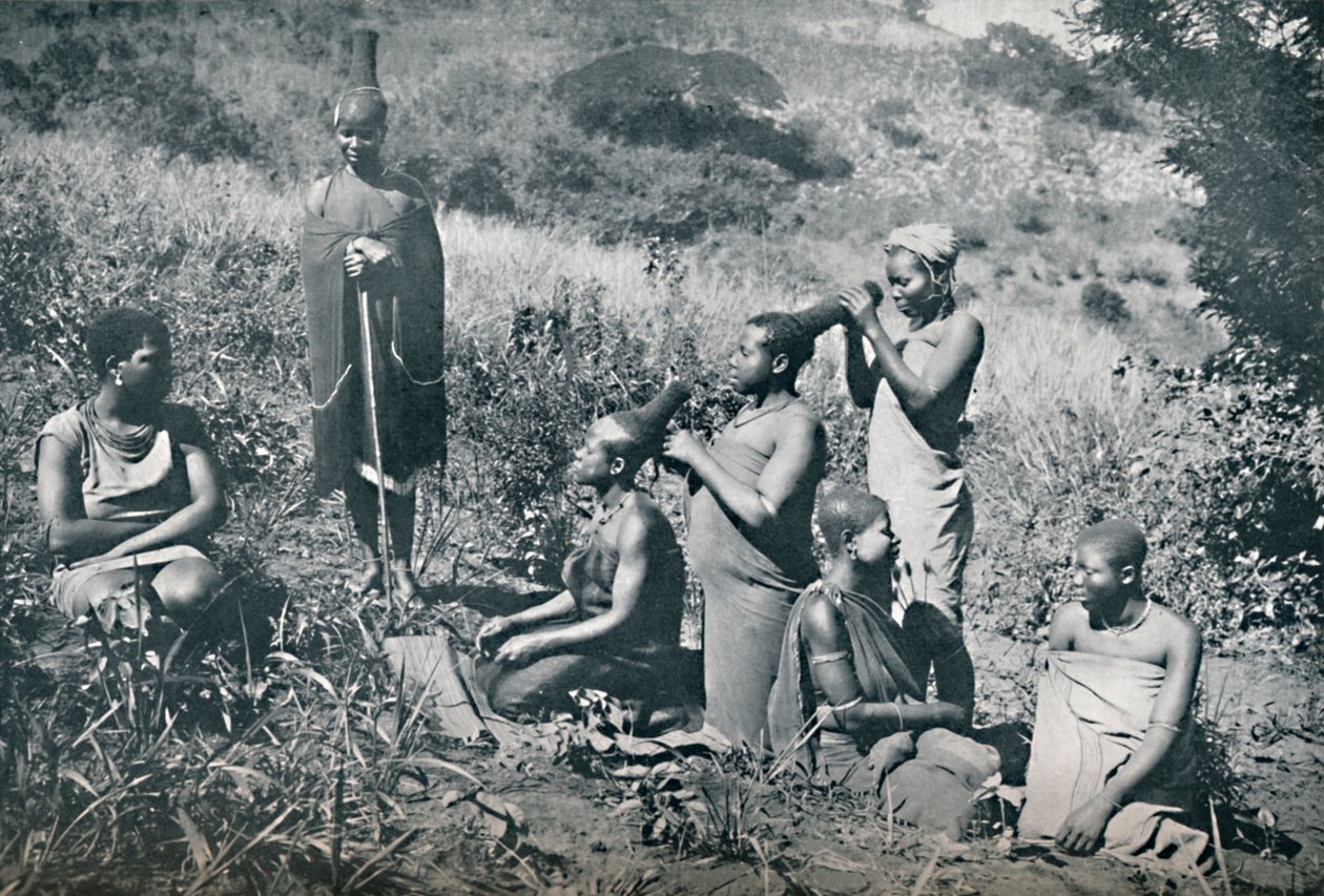 Zulu girls hairdressing, 1912 by Unbekannt