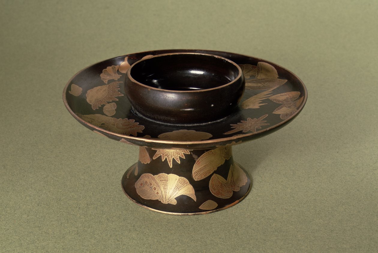 Cup Stand with Nashiji Decoration, Japanese, 19th Century by Unbekannt Unbekannt