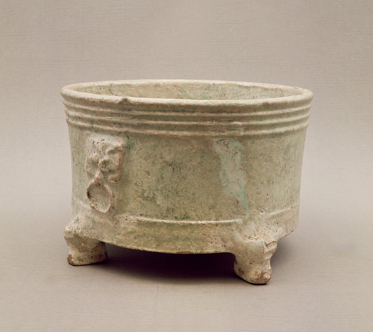 Earthenware tripod vessel, Han dynasty, 25-220 AD by Unbekannt Unbekannt