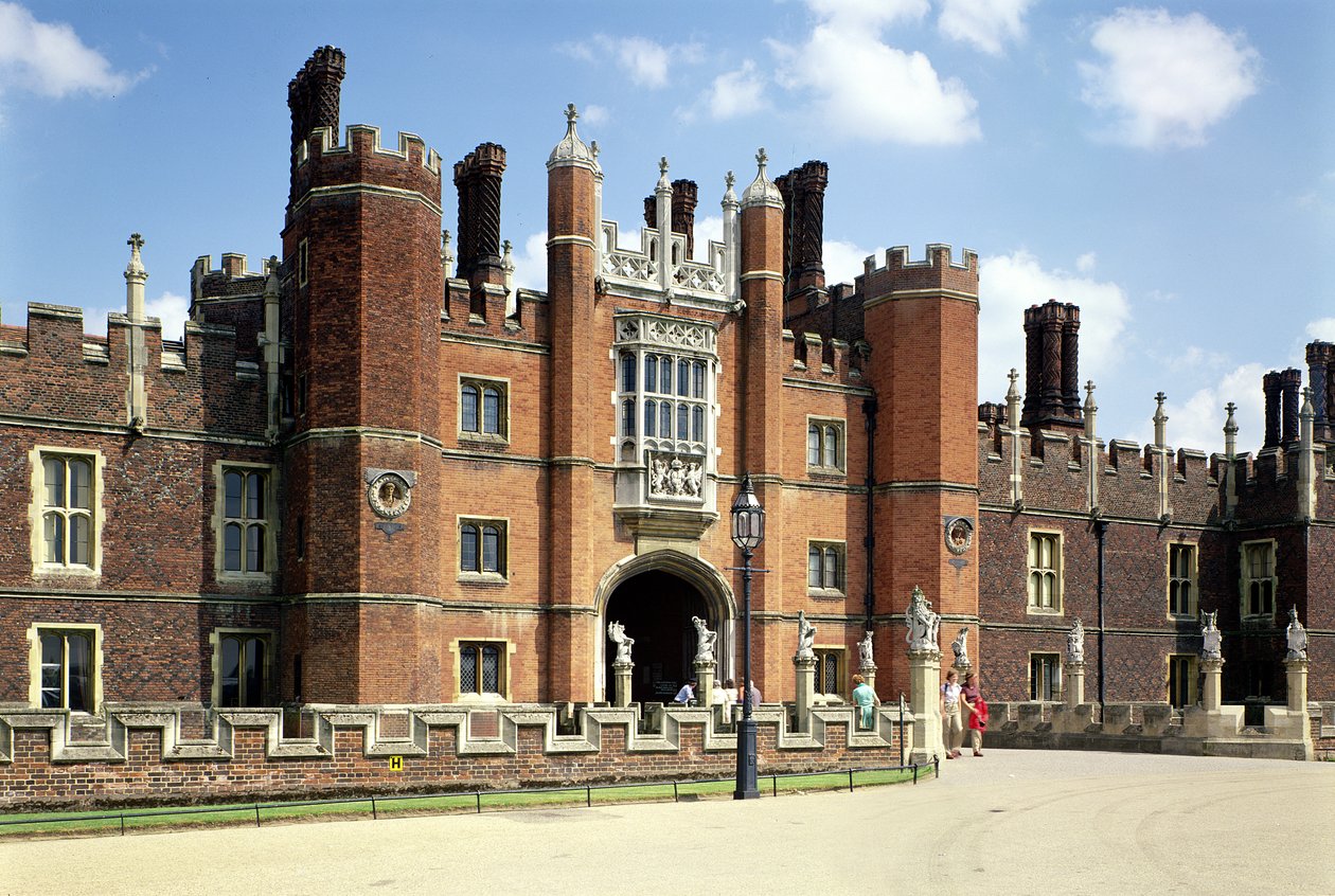 Hampton Court Palace in Spring by Unbekannt Unbekannt