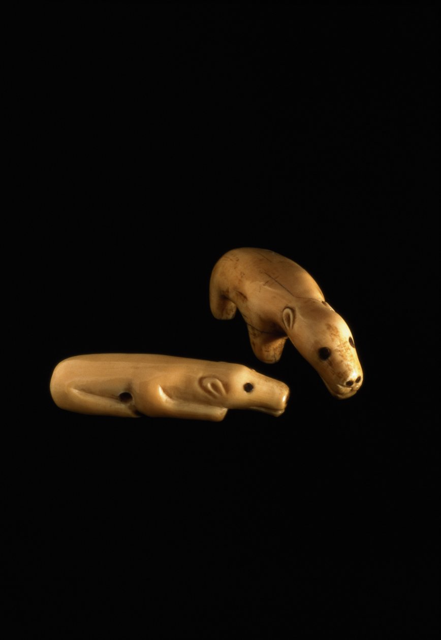 Inuit polar bears, 14th - 15th century (bone) by Unbekannt Unbekannt