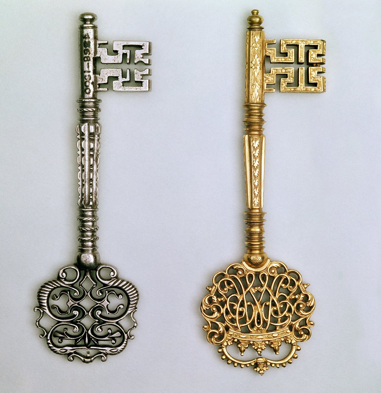 Keys Left to Right: Ceremonial Chamberlain design incorporating Royal ...