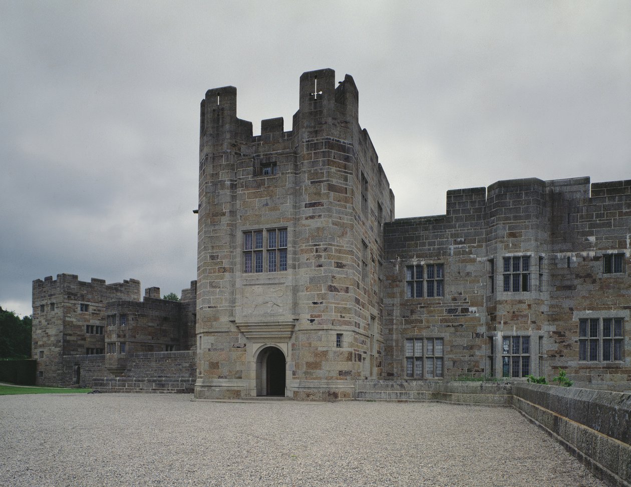 Main entrance of Castle Drogo, designed by Sir Edwin Lutyens, 1910-30 by Unbekannt Unbekannt