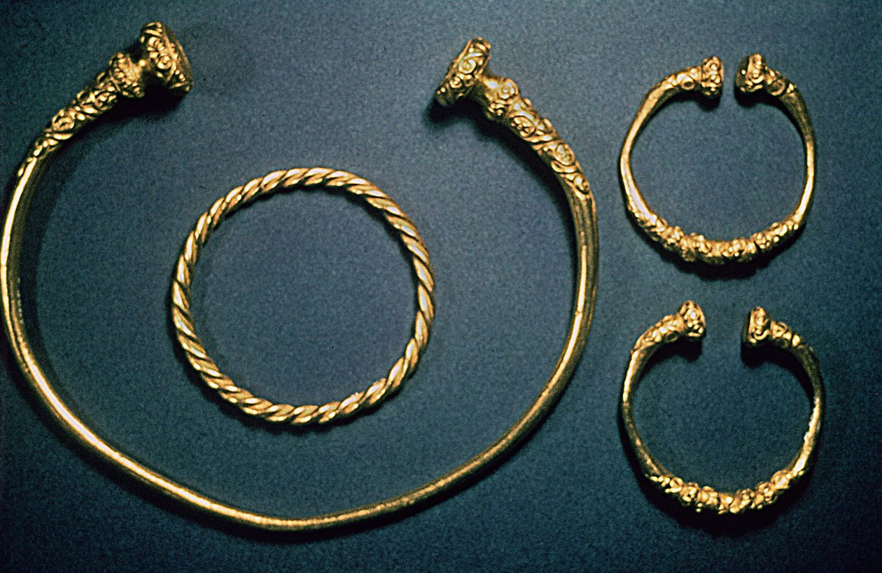 Necklet and bracelets from Waldalgesheim, mid 4th century by Unbekannt Unbekannt