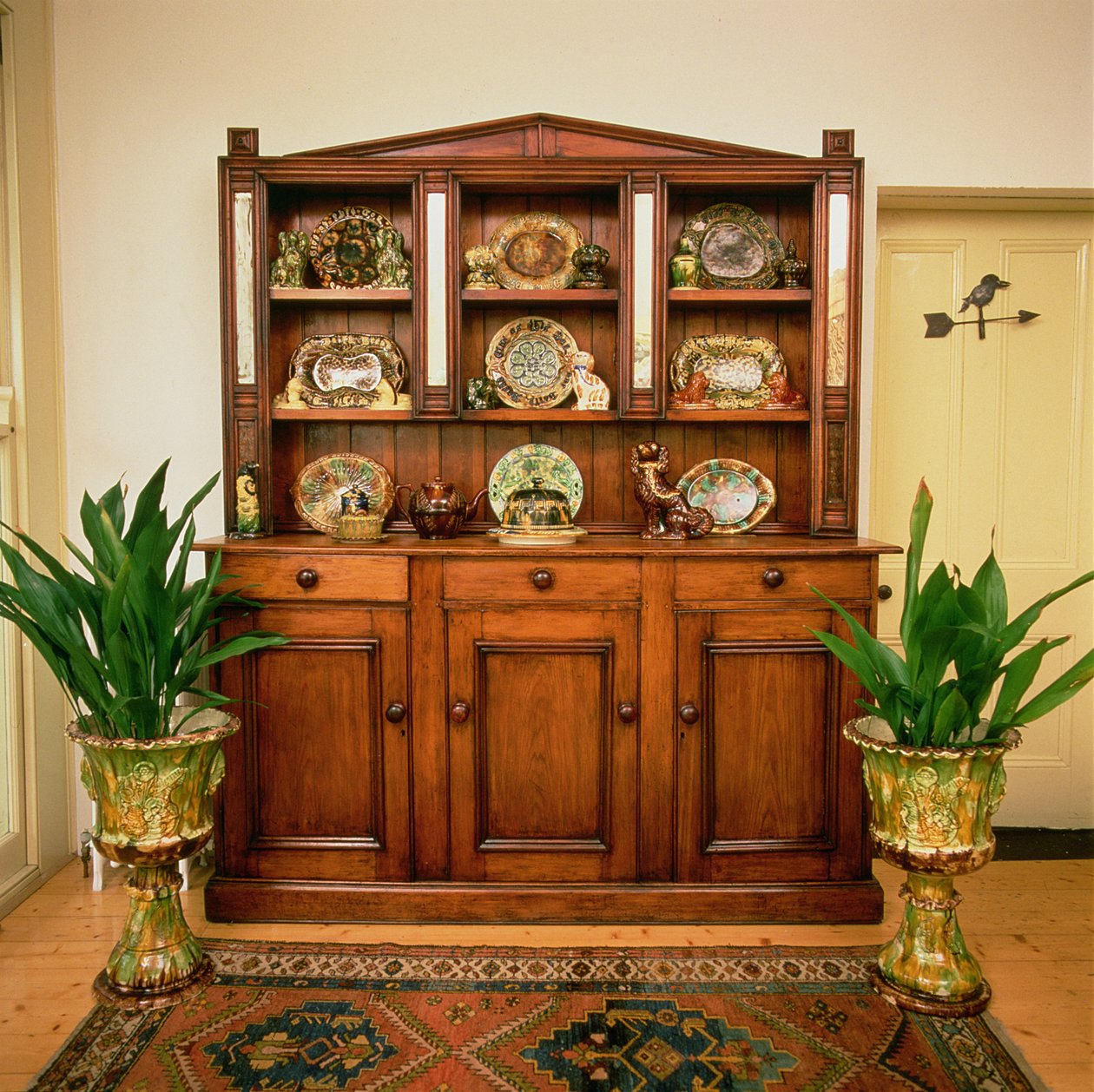 Pine and cedar dresser, made in Queensland, late 19th century by Unbekannt Unbekannt