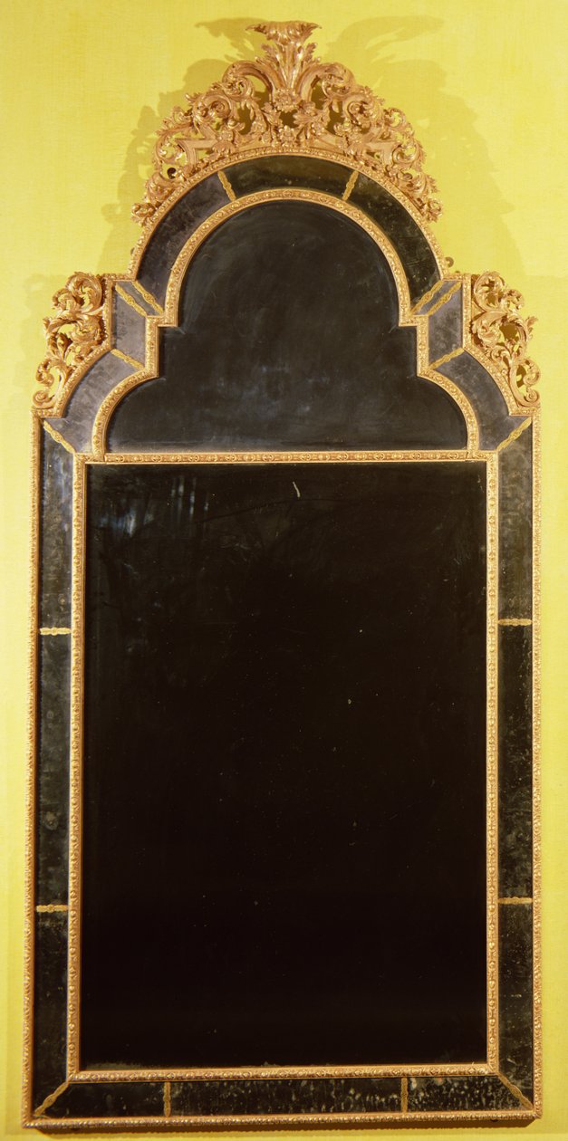 Queen Anne giltwood pierglass by Unbekannt Unbekannt