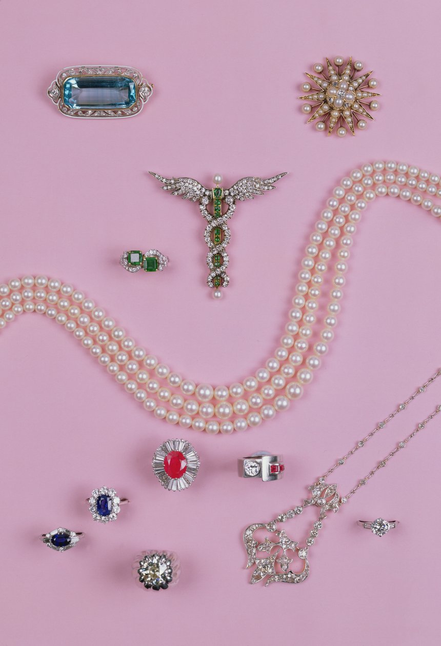 Selection of Victorian and Edwardian jewellery: aquamarine brooch, ten point star brooch, diamond and platinum pendant, sapphire, ruby and emerald rings by Unbekannt Unbekannt