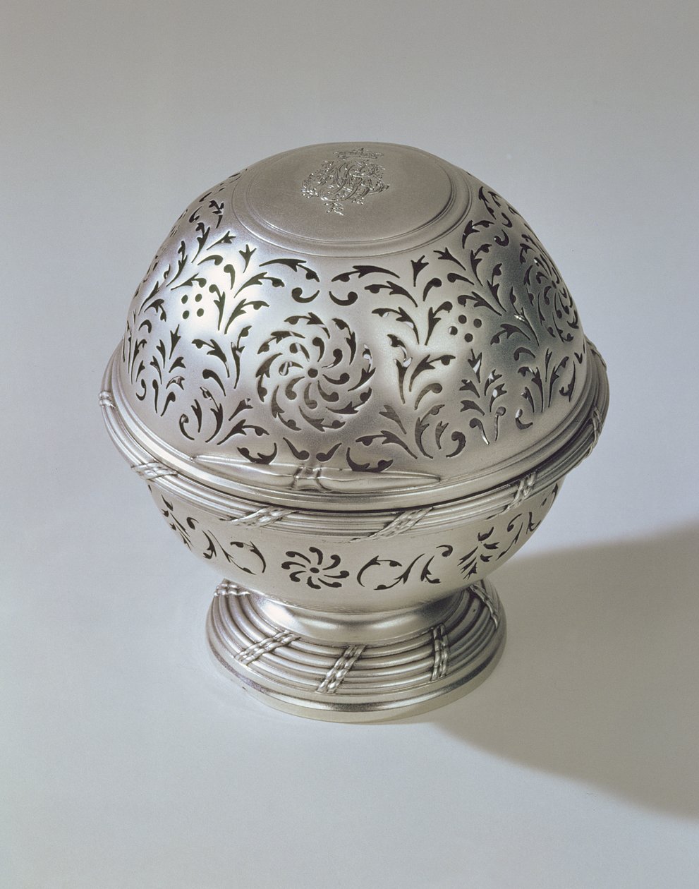 Soap Box, Part of a Set with Ewer and Basin, by Francis Riel, Paris, 1771 by Unbekannt Unbekannt