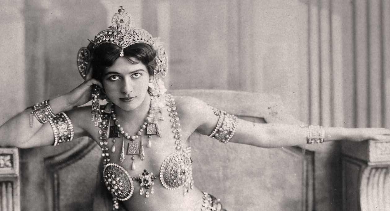 Mata Hari Wearing a Jeweled Bikini by Unbekannt Unbekannt