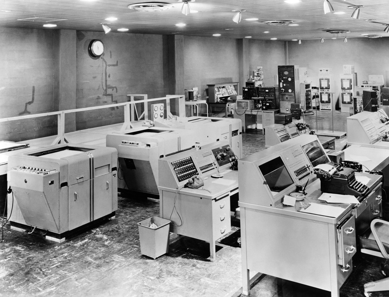 Air Force Control Room, United States, c.1954 by Unbekannt