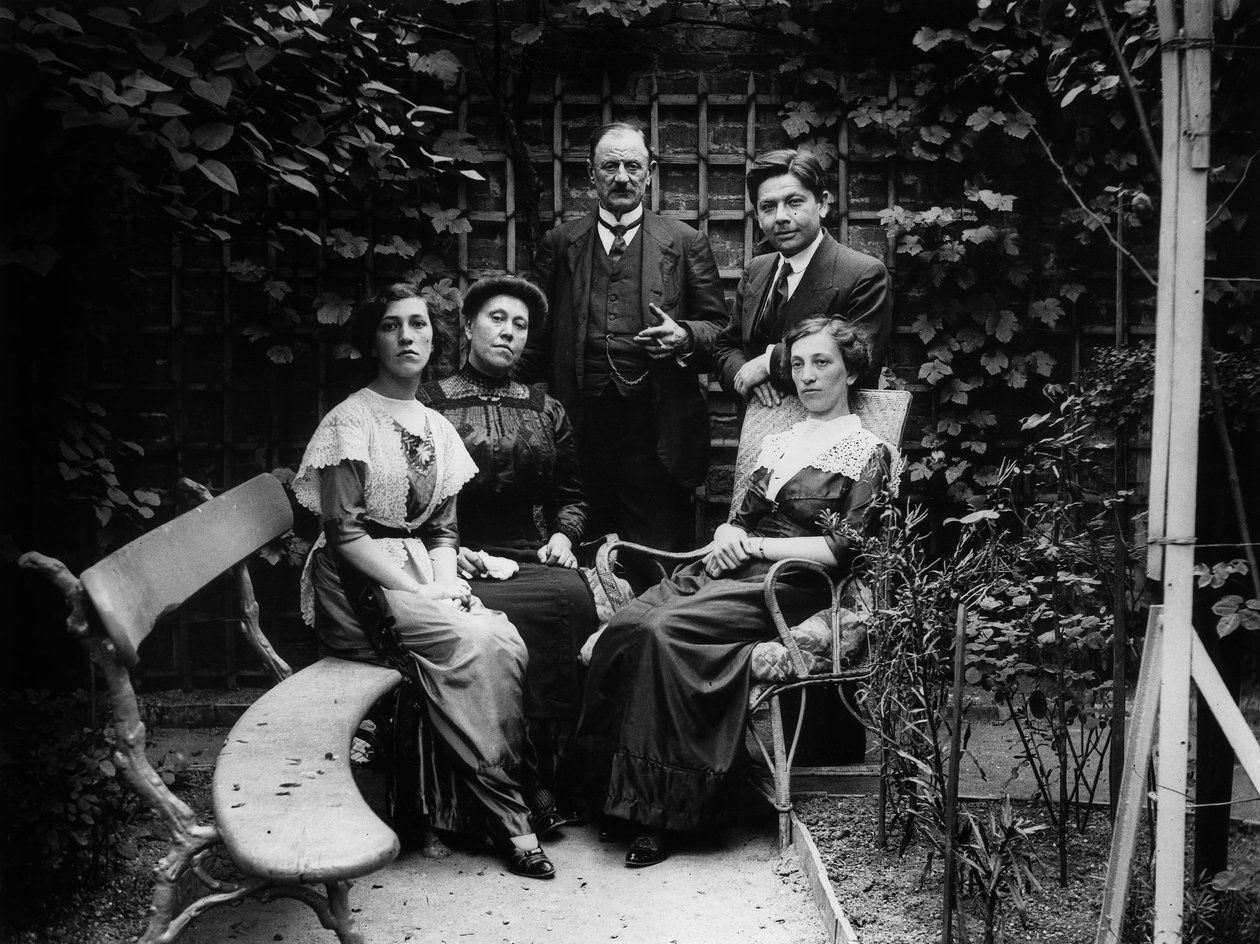 Bourgeois family before 1914 by Unbekannter Künstler