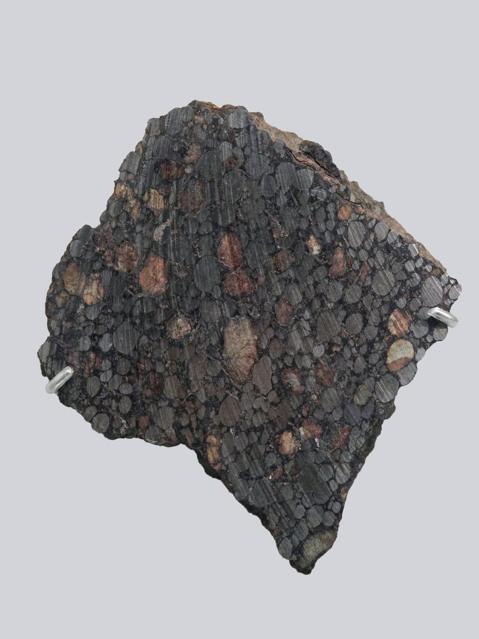 Carbonee chondrite (CBA). Fell in Gujba (Nigeria) in 1984. National Museum of Natural History, Paris. by Unbekannt