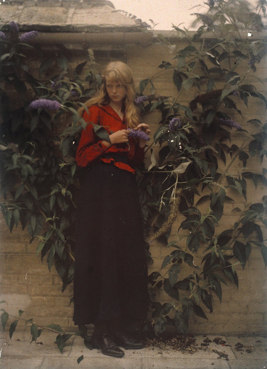 Christina with purple Buddleia by Unbekannter Künstler