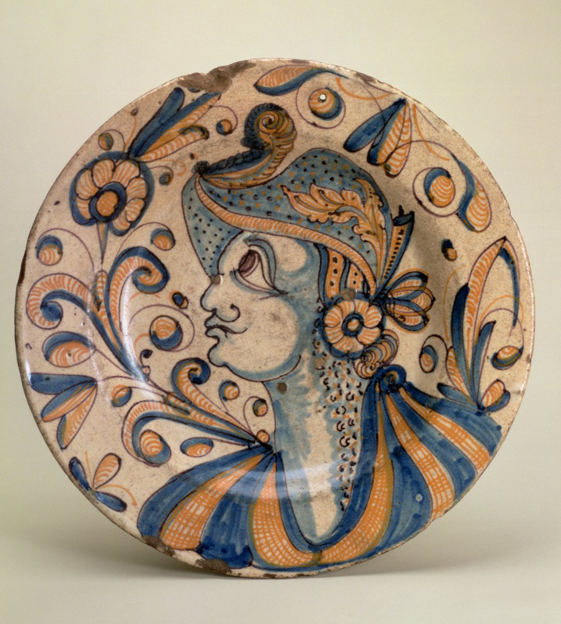 Dish, with head-and-shoulders portrait, Talavera, late 16th century by Unbekannt