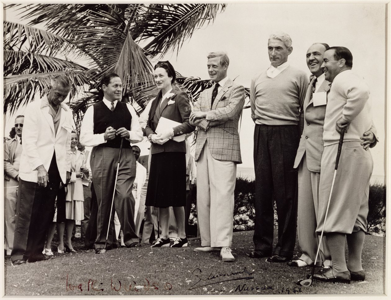 Edward, Duke of Windsor and Wallis, Duchess of Windsor at a Golf Tournament in Nassau by Unbekannt
