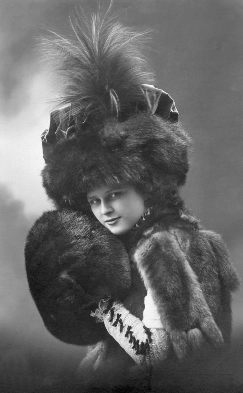Fashion: a young woman in fur. 1920-1930 Historic fashion photograph by Unbekannter Künstler