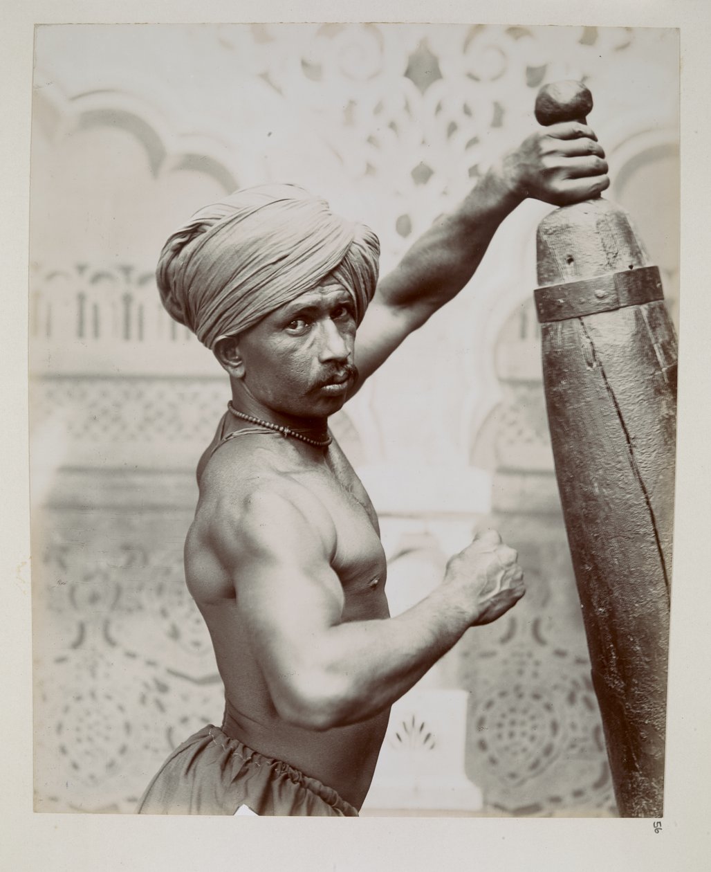 Gymnast from the Bombay Theatre of Varieties at the India and Ceylon Exhibition, London by Unbekannter Künstler