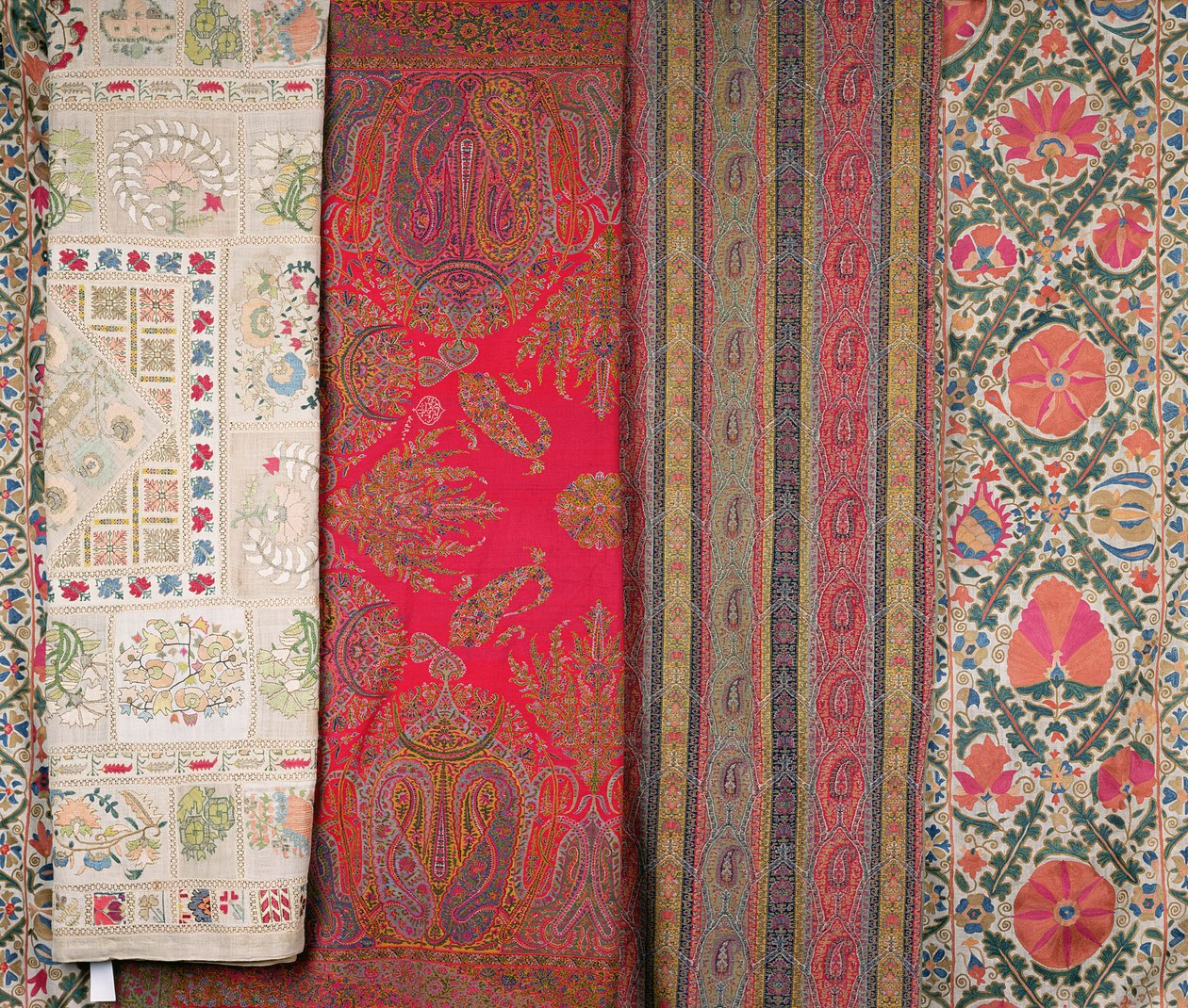 Mihrab Susani, Uzbekistan, late 19th century; Shawl, Kashmir, made by Momtaz by Unbekannt