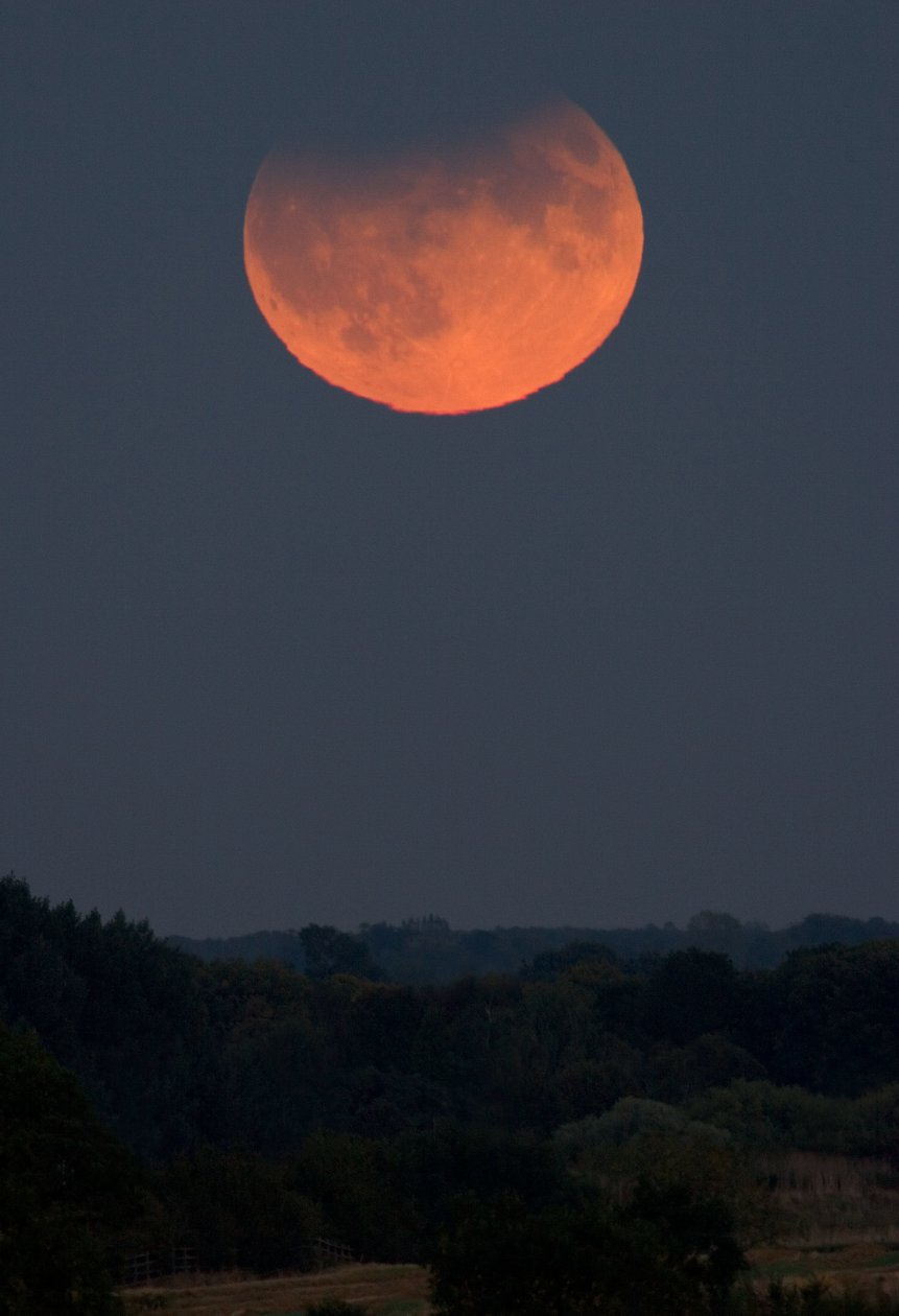 Lunar Eclipse, United Kingdom, 7 September 2006 by Unbekannt