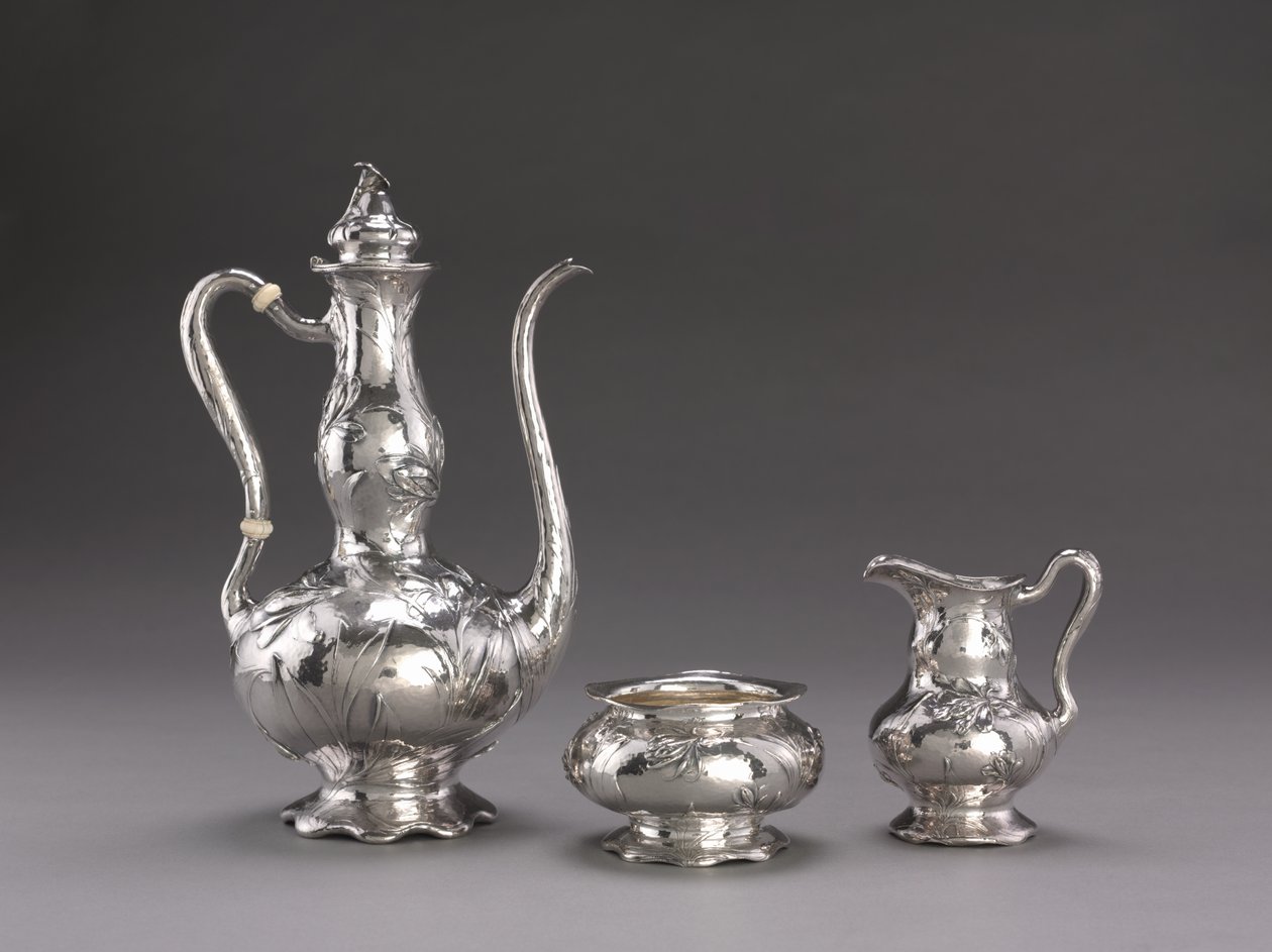 Martelé Coffee Service: Coffee Pot, c.1900-1910 by Unbekannt