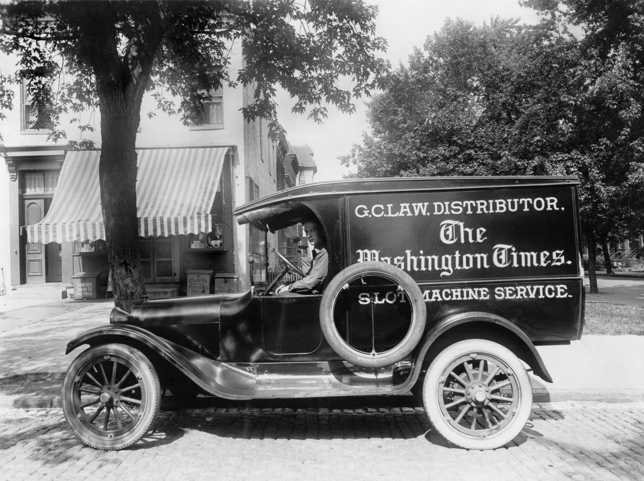 Newspaper Truck, United States, c.1919 by Unbekannt