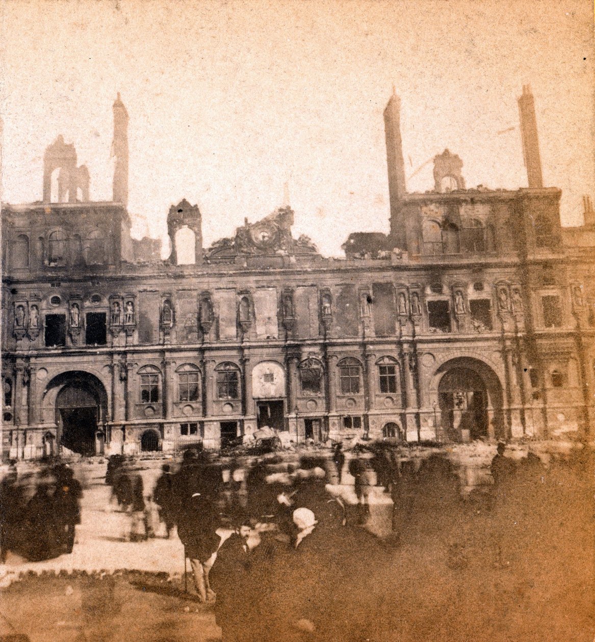 Paris Commune (1871): View of the Hotel de Ville After the Fire of May 1871. Anonymous Photography by Unbekannt