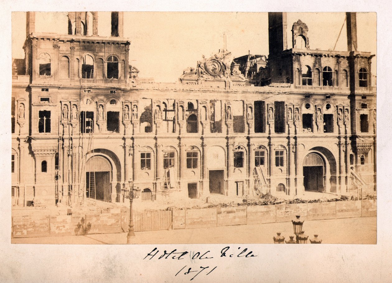 Paris Commune (1871): View of the Hotel de Ville After the Fire of May 1871. Anonymous Photography by Unbekannt